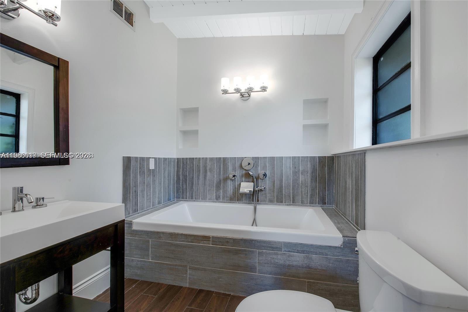 9005 Southwest 56th Street Miami, FL 33165 - Photo 37 of 41