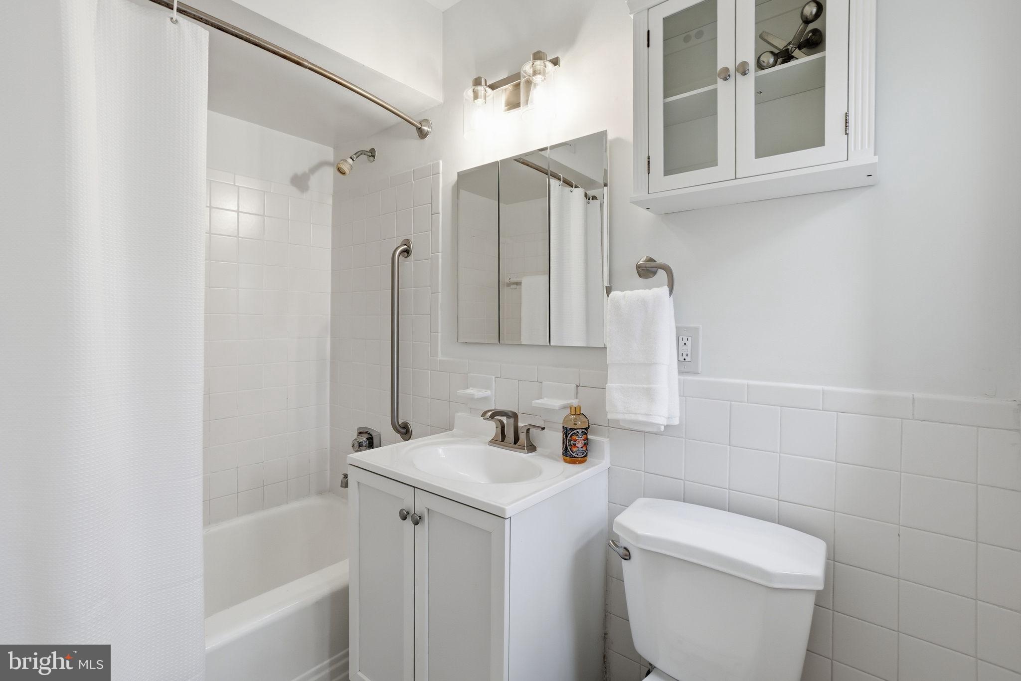 3430 39th Street Northwest, Unit 700 Washington, DC 20016 - Photo 13 of 22 Full bathroom located in the hall