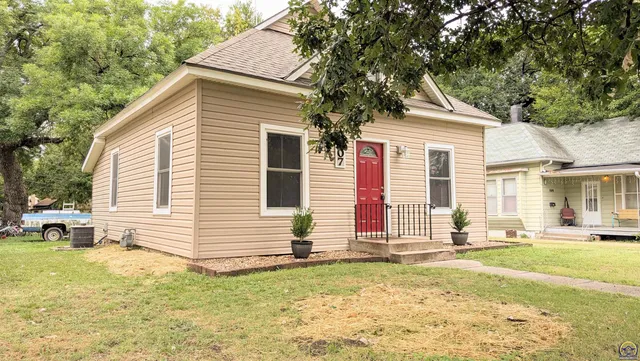 $129,900 | 807 West 9th Avenue, Emporia, KS 66801