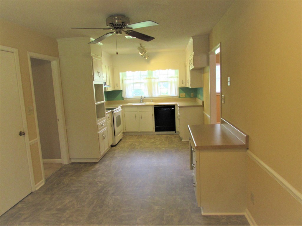 3847 Hartley Bridge Road Macon, GA 31216 - Photo 20 of 26 a bathroom with a granite countertop sink mirror and a bathtub