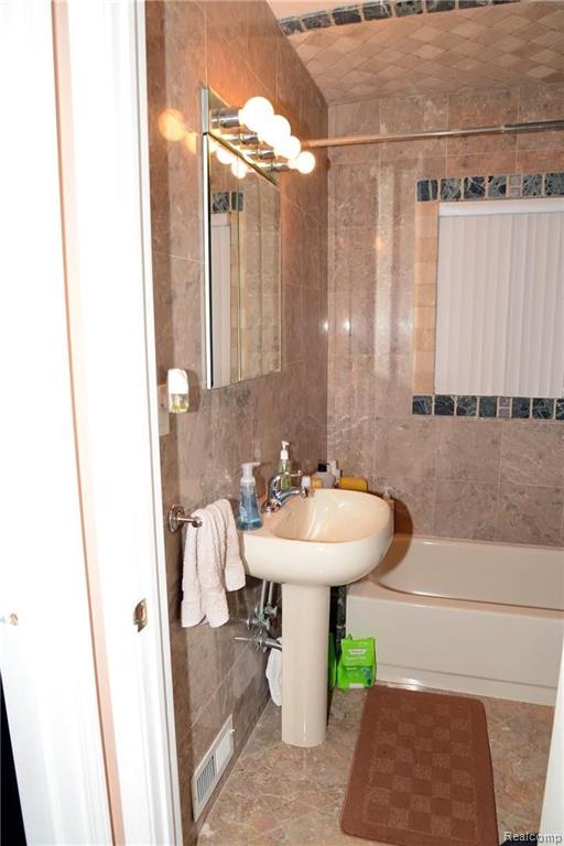 2215 West Auburn Road Rochester Hills, MI 48309 - Photo 25 of 34