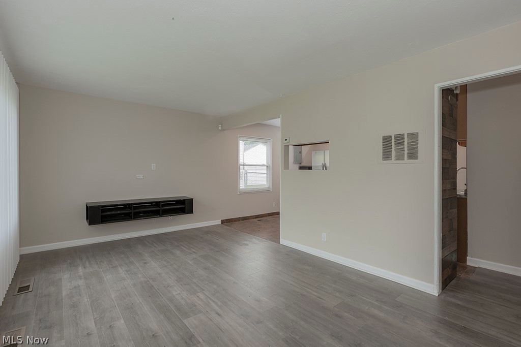 20212 Longbrook Road Warrensville Heights, OH 44128 - Photo 12 of 32