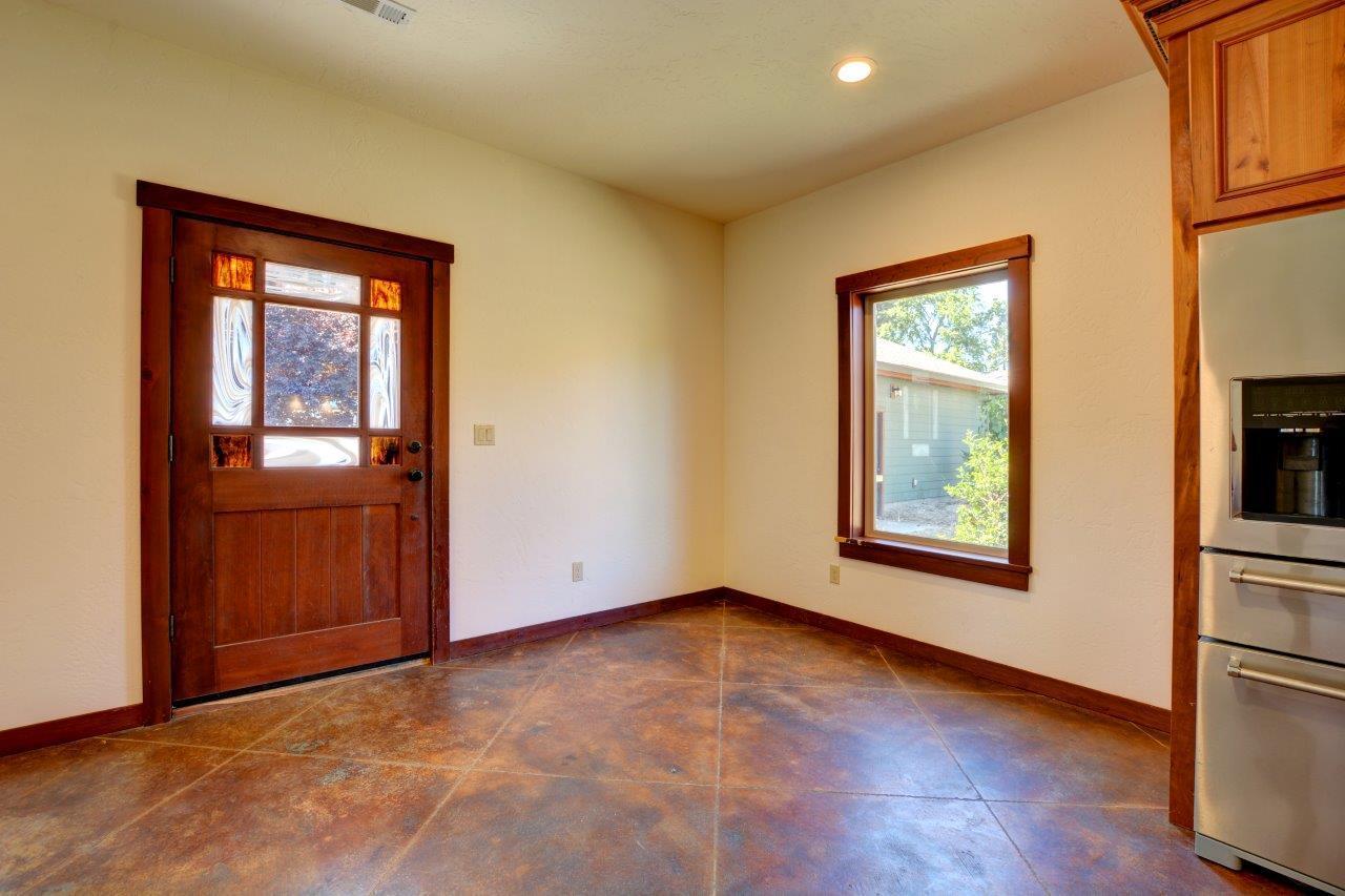 2646 Table Rock Road Medford, OR 97501 - Photo 19 of 27 19