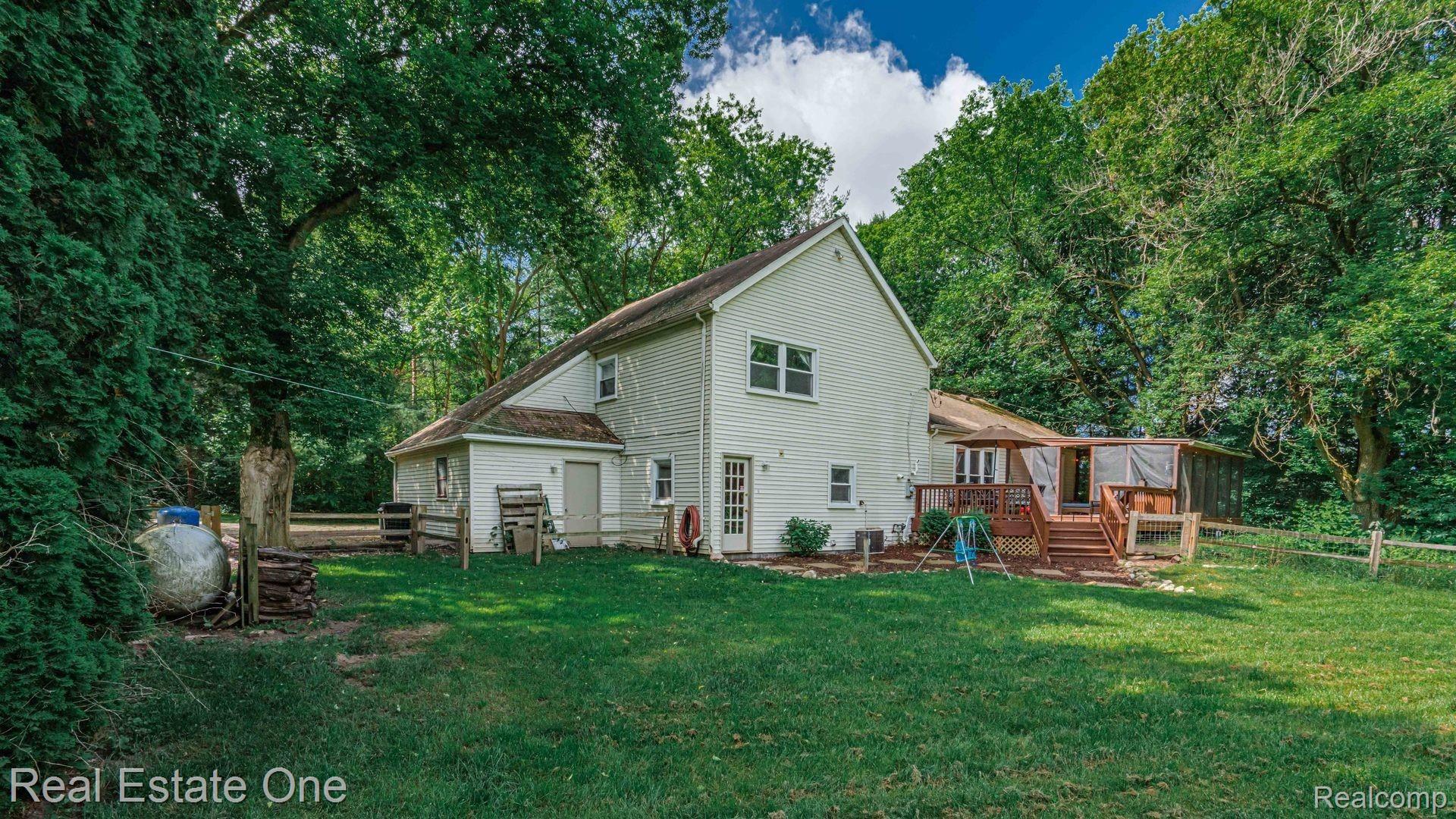 5501 Hartland Road Fenton, MI 48430 - Photo 12 of 67 011219062942_60.jpg