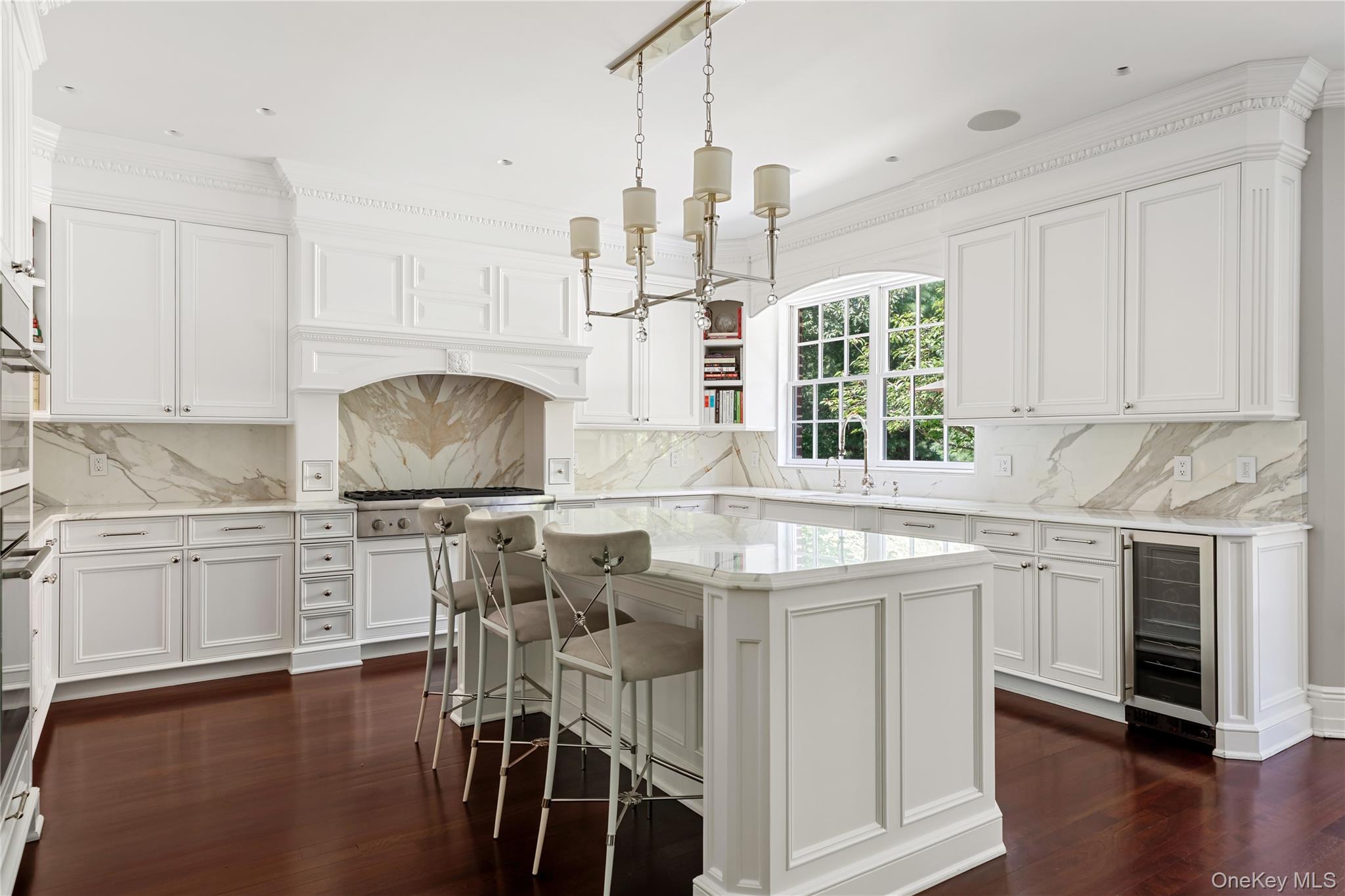 898 Chicken Valley Road Locust Valley, NY 11560 - Photo 8 of 45 Gallery Image 8