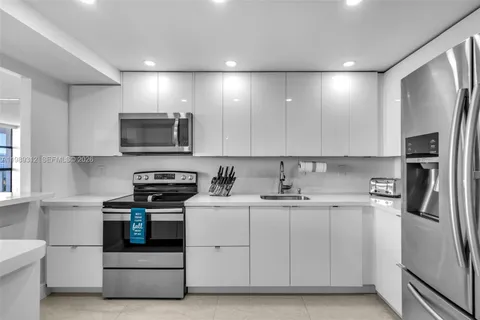 $549,000 | 3731 North Country Club Drive, Unit 1427, Aventura, FL 33180