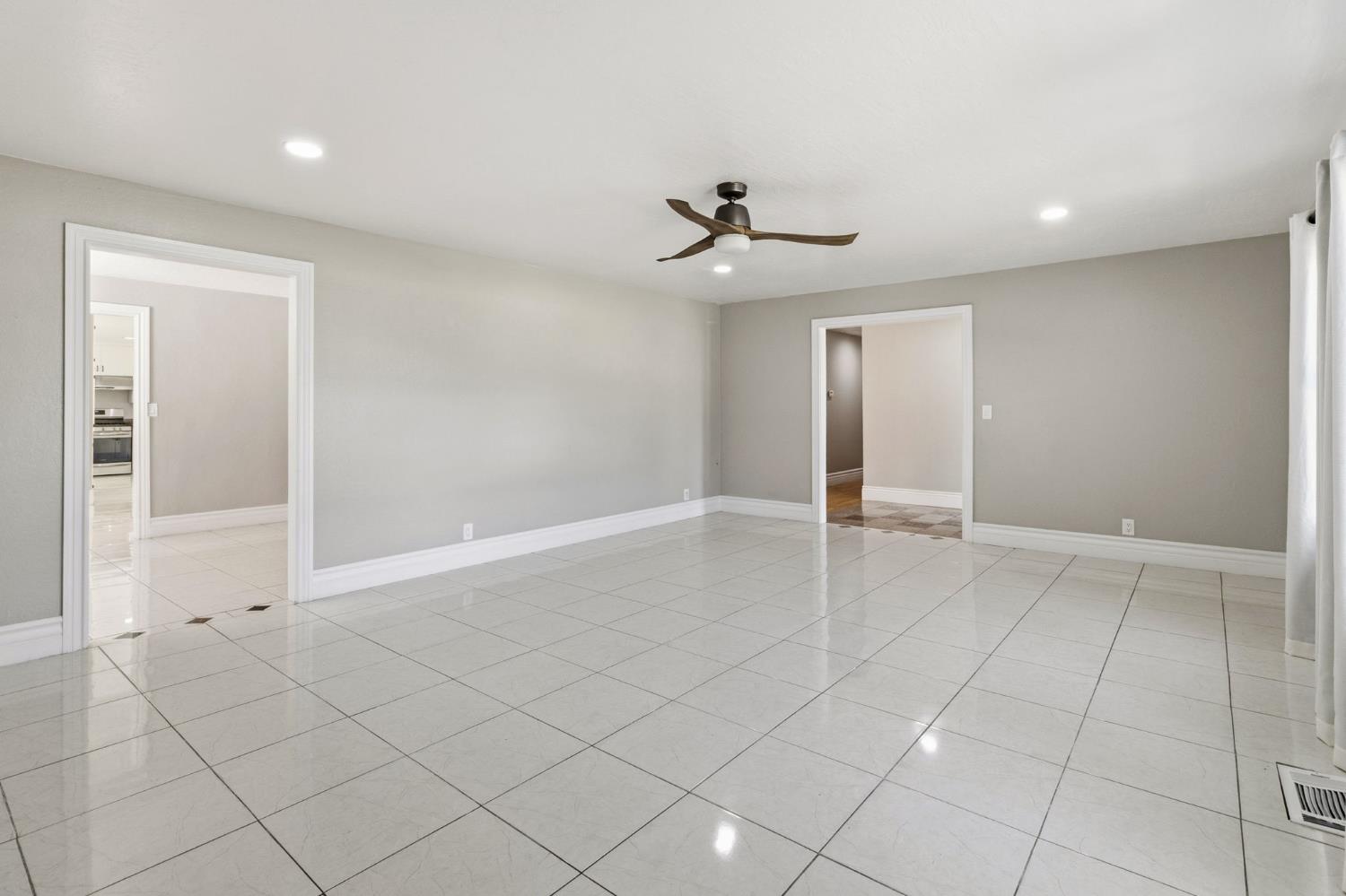 1408 Wallin Way Modesto, CA 95351 - Photo 7 of 32