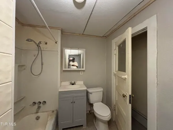 $550 | 106 High Avenue Northeast, Coeburn, VA 24230