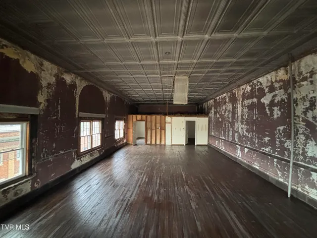 $550 | 106 High Avenue Northeast, Coeburn, VA 24230