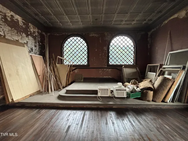 $550 | 106 High Avenue Northeast, Coeburn, VA 24230