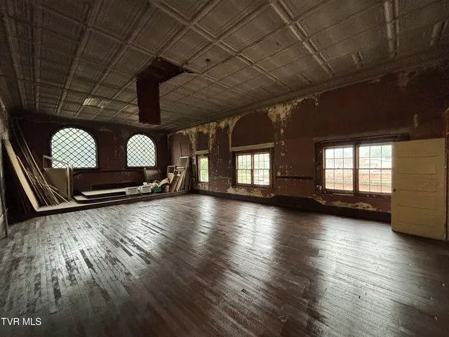 $550 | 106 High Avenue Northeast, Coeburn, VA 24230