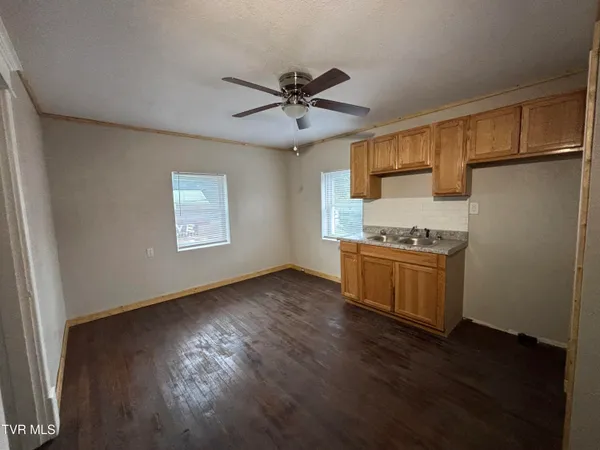 $550 | 106 High Avenue Northeast, Coeburn, VA 24230