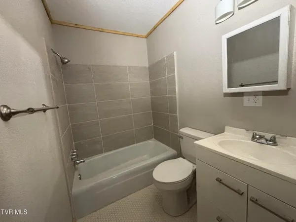 $550 | 106 High Avenue Northeast, Coeburn, VA 24230