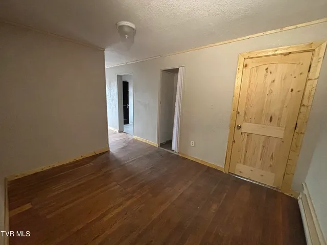 $550 | 106 High Avenue Northeast, Coeburn, VA 24230