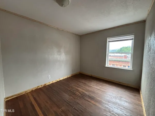 $550 | 106 High Avenue Northeast, Coeburn, VA 24230