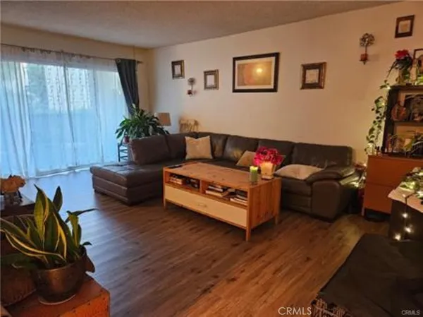 $469,000 | 18307 Burbank Boulevard, Unit 41, Tarzana, CA 91356