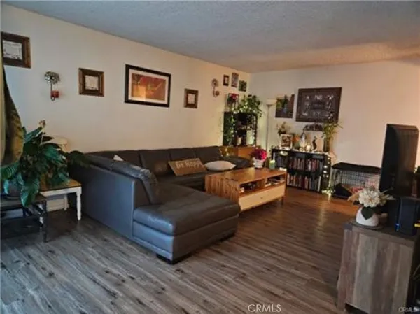 $469,000 | 18307 Burbank Boulevard, Unit 41, Tarzana, CA 91356