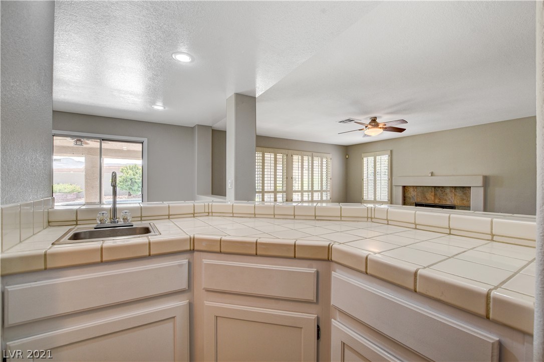 8 Rampart Court Henderson, NV 89074 - Photo 29 of 39