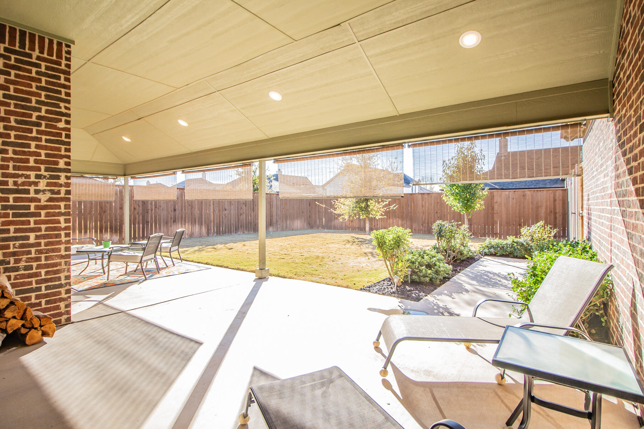 4019 137th Street Lubbock, TX 79423 - Photo 41 of 46 a bath room with a table and chairs