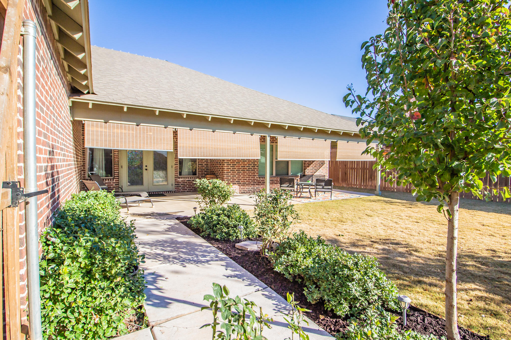 4019 137th Street Lubbock, TX 79423 - Photo 46 of 46 a front view of a house with garden