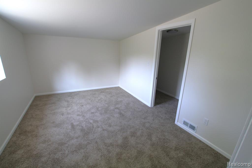 1106 West Judd Road Flint, MI 48507 - Photo 13 of 17