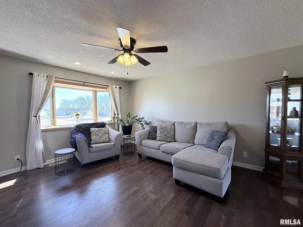$220,000 | 1538 Oriole Drive, Galesburg, IL 61401