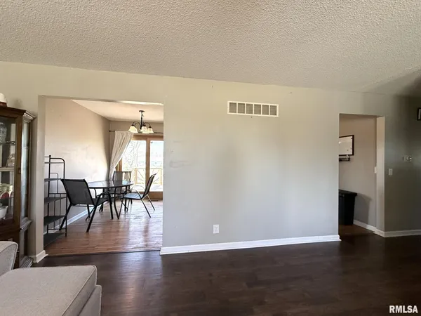 $220,000 | 1538 Oriole Drive, Galesburg, IL 61401