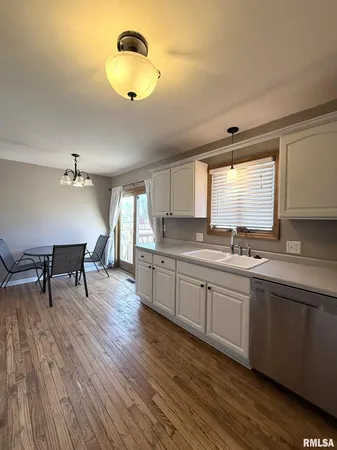 $220,000 | 1538 Oriole Drive, Galesburg, IL 61401