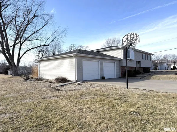 $220,000 | 1538 Oriole Drive, Galesburg, IL 61401
