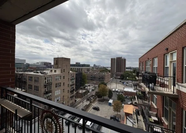 $329,000 | 6 South Laflin Street, Unit 920, Chicago, IL 60607