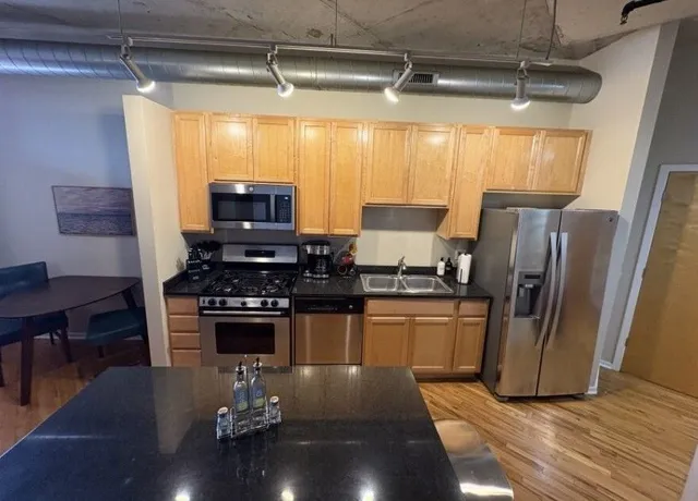$329,000 | 6 South Laflin Street, Unit 920, Chicago, IL 60607
