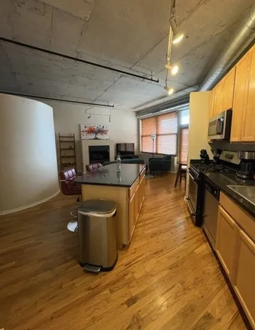$329,000 | 6 South Laflin Street, Unit 920, Chicago, IL 60607