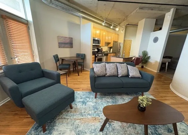 $329,000 | 6 South Laflin Street, Unit 920, Chicago, IL 60607