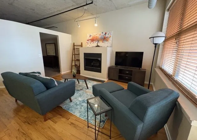 $329,000 | 6 South Laflin Street, Unit 920, Chicago, IL 60607