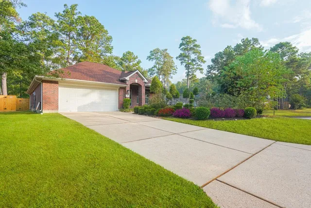 $2,275 | 46 South Wynnoak Circle, The Woodlands, TX 77382