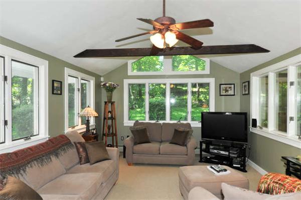131 Ruggles Street Westborough, MA 01581 - Photo 4 of 29 Gallery Image 4