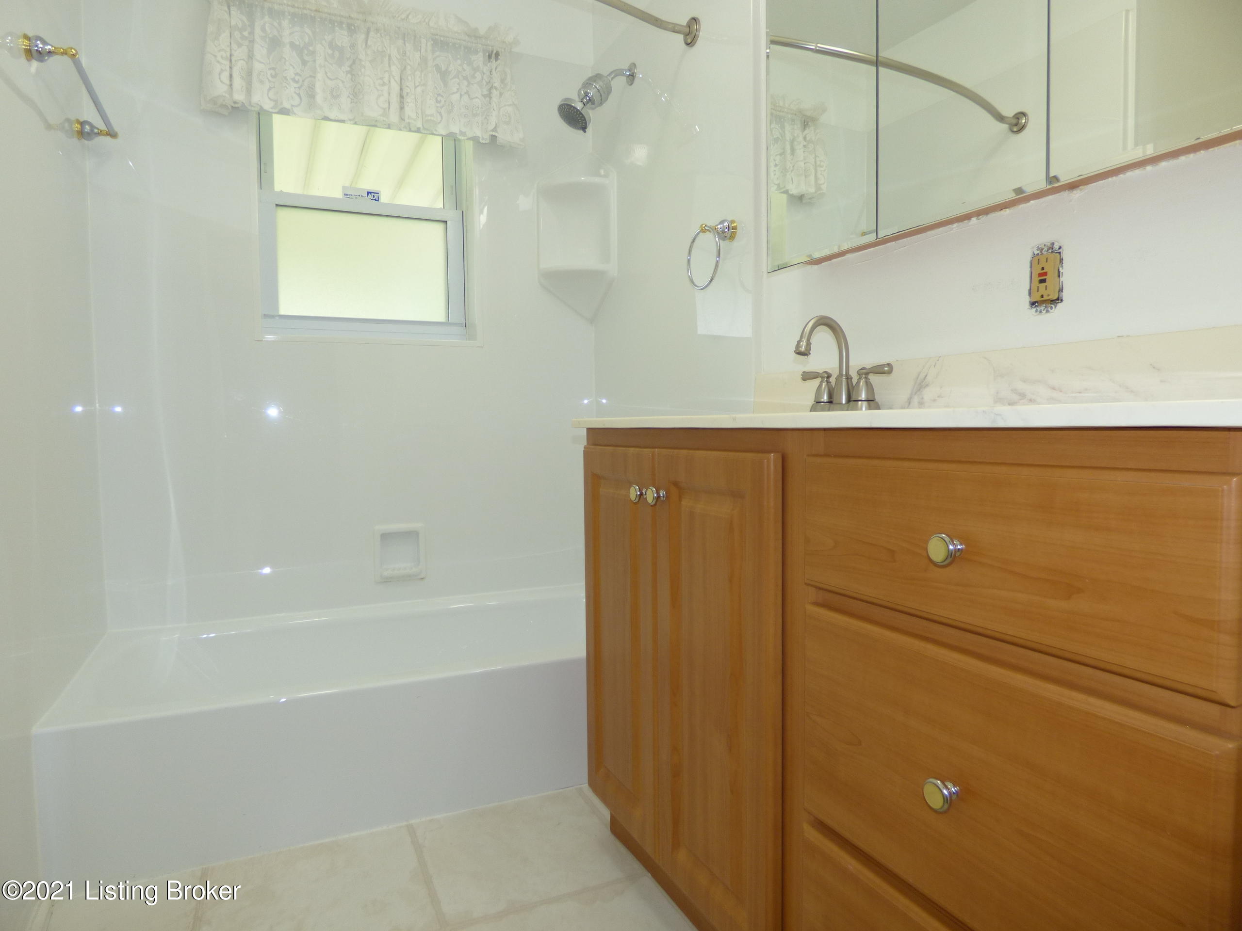 5309 Beth Road Louisville, KY 40219 - Photo 12 of 36 P1320133