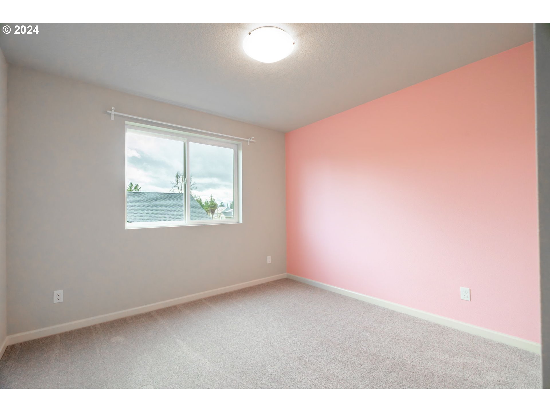 235 Walnut Street Mount Angel, OR 97362 - Photo 19 of 25 an empty room with windows