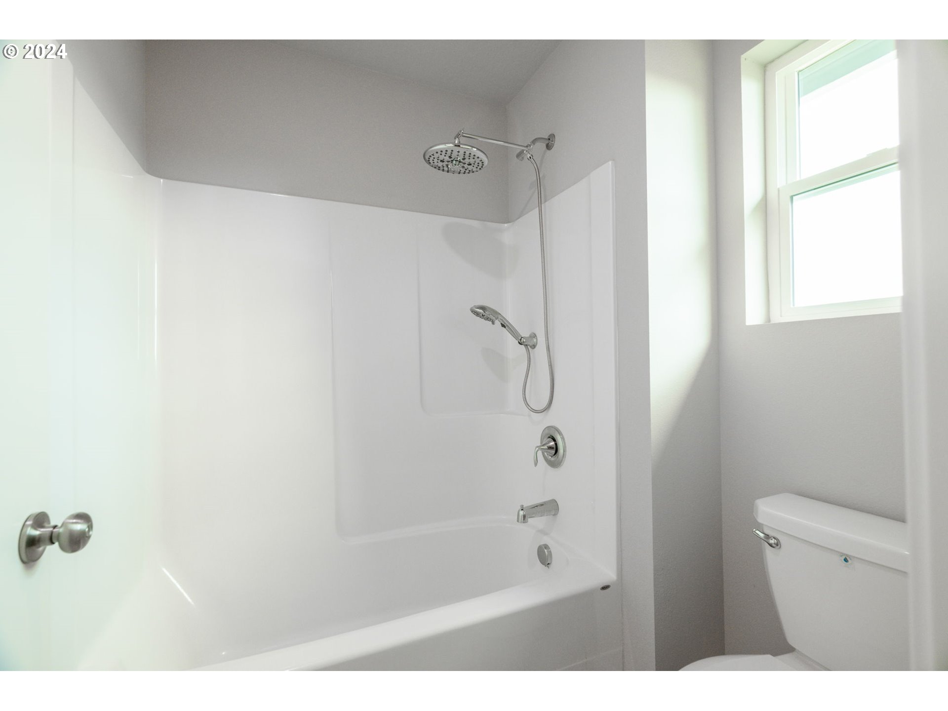 235 Walnut Street Mount Angel, OR 97362 - Photo 22 of 25 a bathroom with a shower