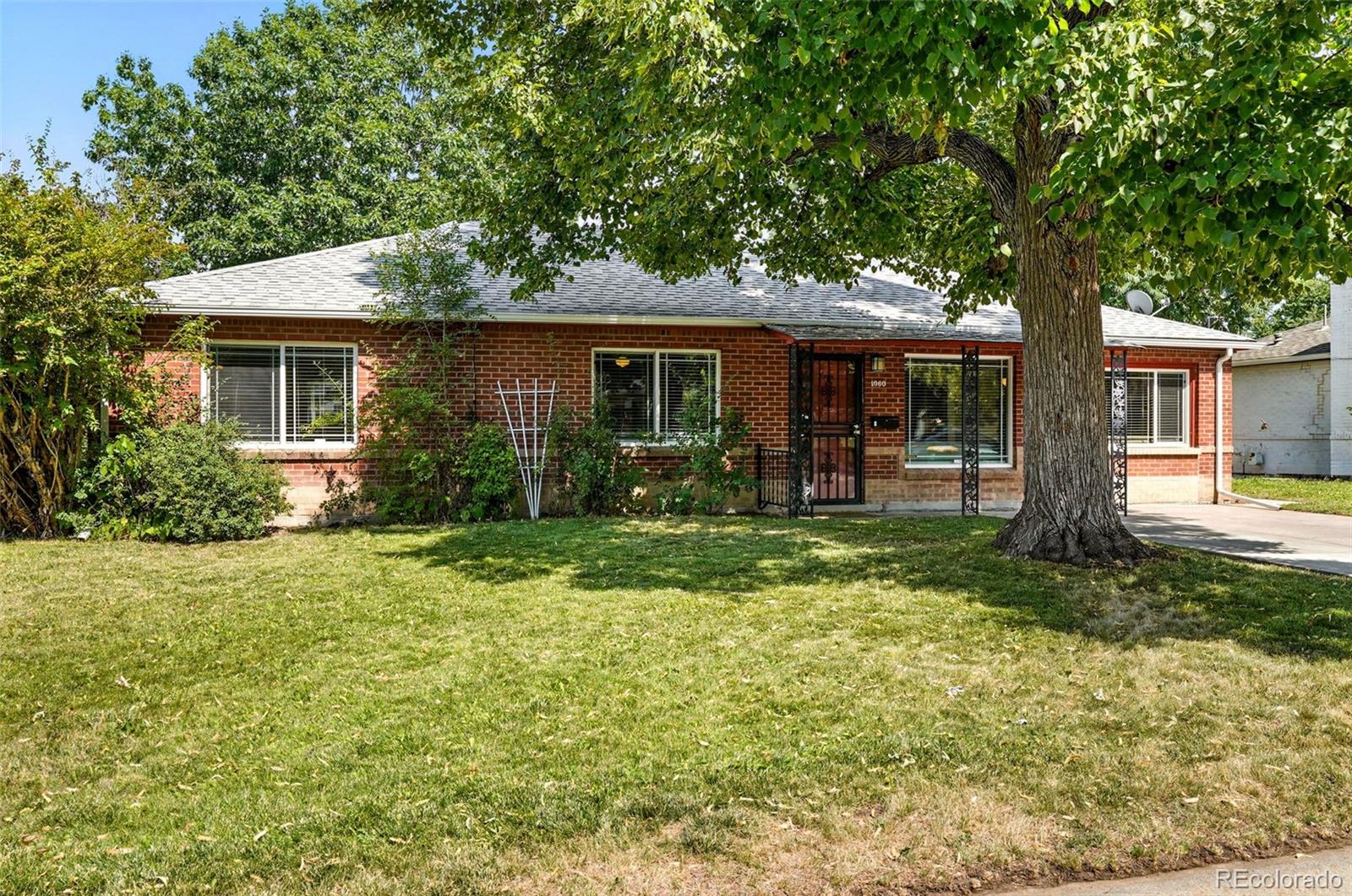 1060 Ursula Street Aurora, CO 80011 - Photo 5 of 39