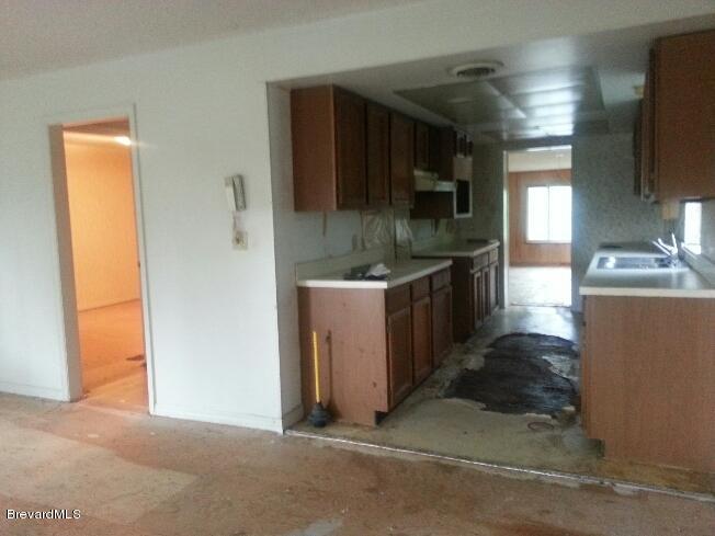 2691 Harlock Road Melbourne, FL 32934 - Photo 6 of 10 Kitchen
