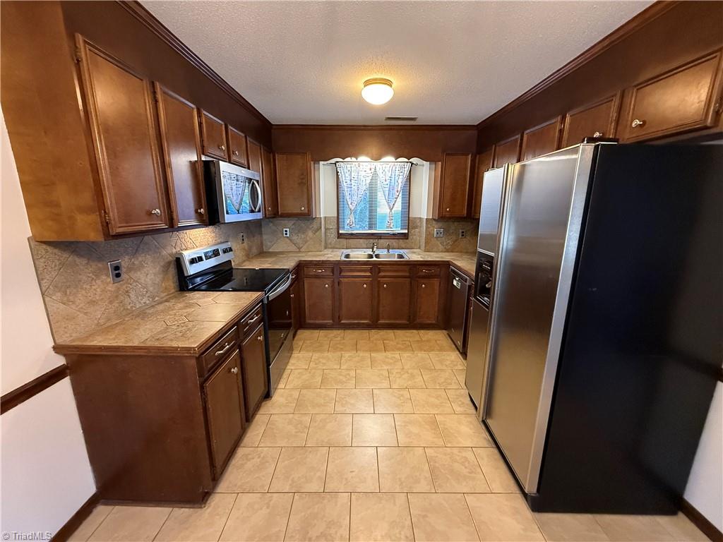 1906 Winding Ridge Road Winston-Salem, NC 27127 - Photo 7 of 18