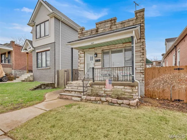 $220,000 | 5516 Botanical Avenue, St. Louis, MO 63110
