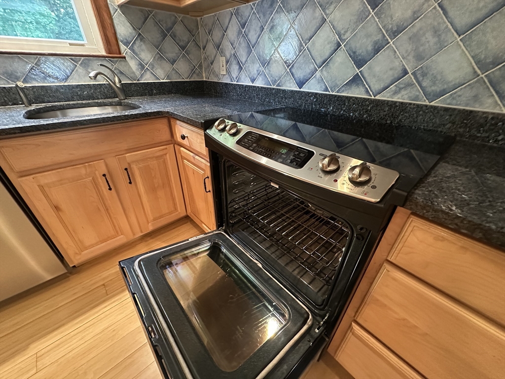 10 Cedar Ridge Drive Bedford, MA 01730 - Photo 6 of 24
