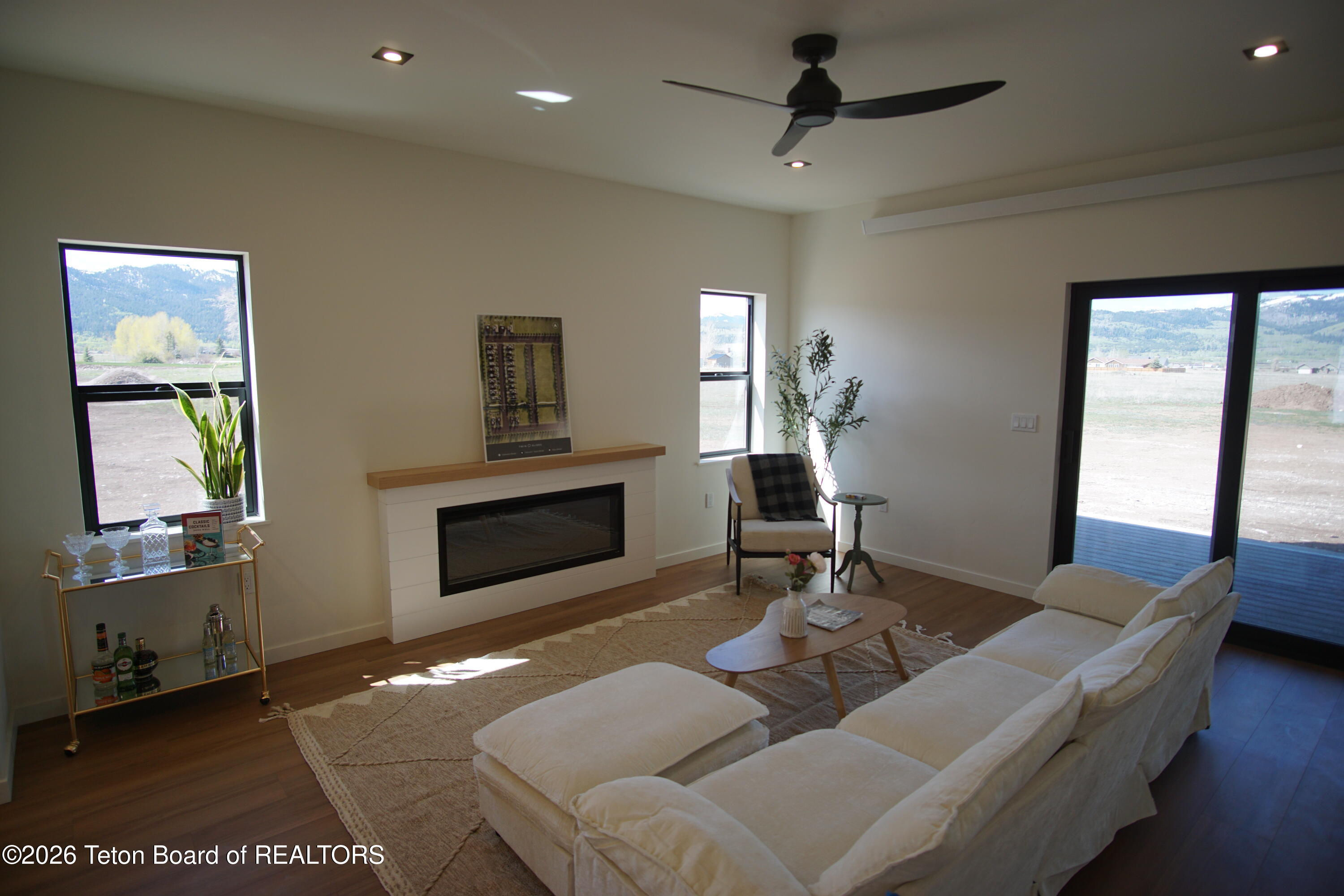 8748 Windy Ridge Road Victor, ID 83455 - Photo 6 of 26 Living Room