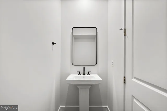 $749,712 | 1011 Captain Richards Court, Marshall, VA 20115