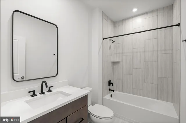 $749,712 | 1011 Captain Richards Court, Marshall, VA 20115