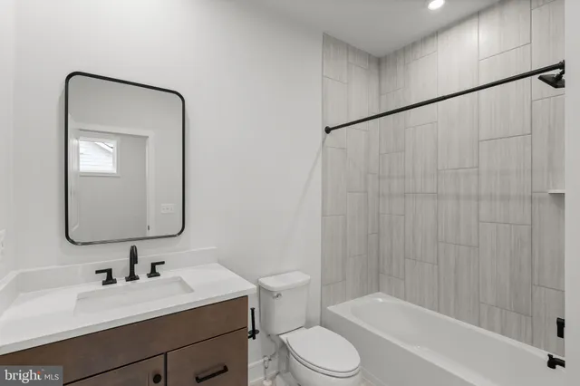 $749,712 | 1011 Captain Richards Court, Marshall, VA 20115