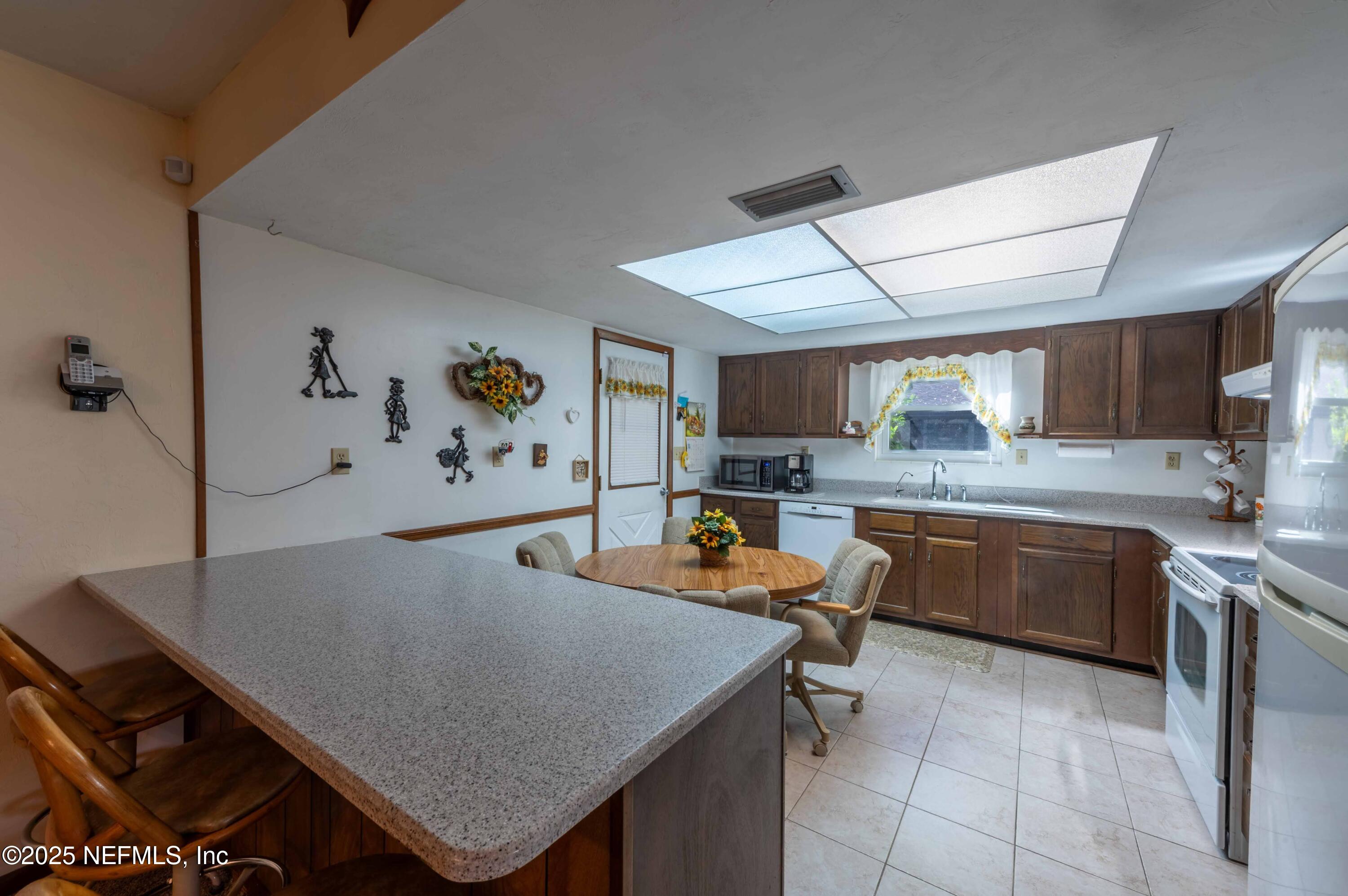 878 Champion Way Jacksonville, FL 32221 - Photo 11 of 36 2025_09_27 878 Champion Way-70-kitchen