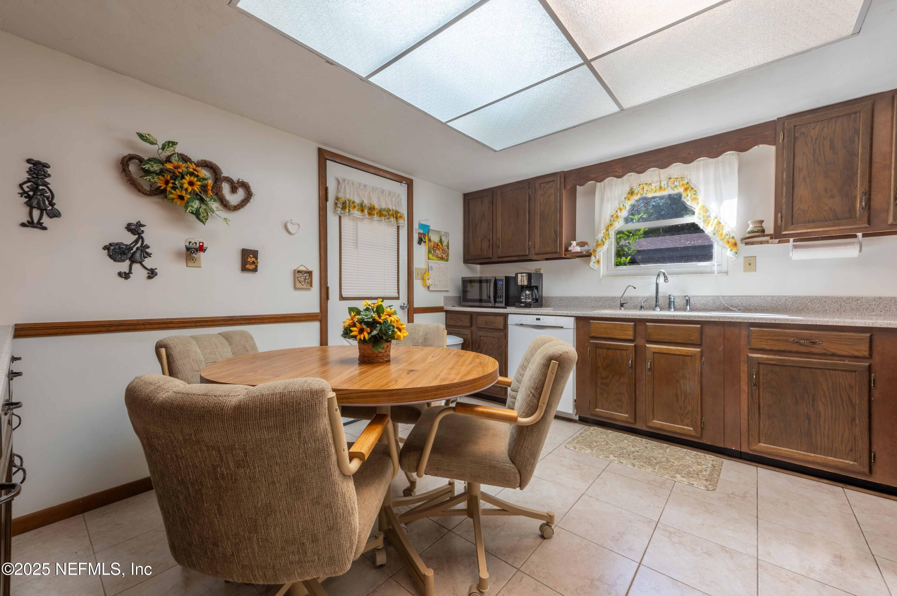 878 Champion Way Jacksonville, FL 32221 - Photo 13 of 36 2025_09_27 878 Champion Way-76-kitchen